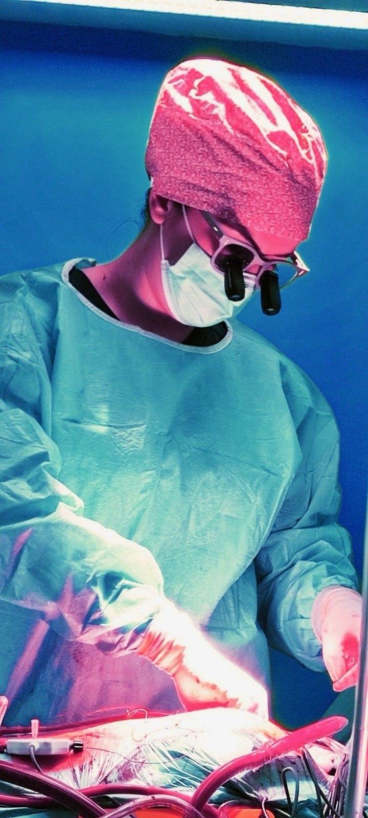Žene hirurzi u Srbiji: 'Sestro, zovite doktora' 2 Hirurškinja za operacionim stolom