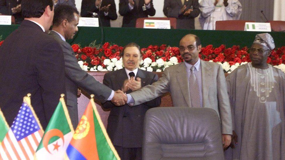 Može li primirje da okonča rat 4 Lideri Etiopije i Eritreje se rukuju 2000.