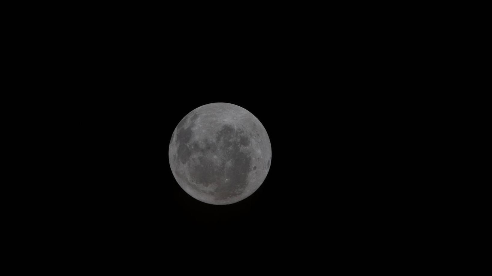 Artemis Dva obilazi Mesec, sledi dramatičan trenutak 3 Pogled na Mesec iz letelice Orion, prvi put Orijentalski basen na desnoj ivici Meseca viđen ljudskim okom.