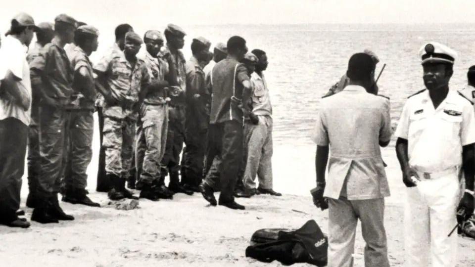 Tragedija i trijumf izgubljene generacije afričkog fudbala 1 Potraga za putnicima aviona