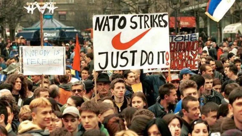 Bombardovanje 1999: Poslednji let za Beograd 2 Hoću-neću - antiNATO demonstracije u Beogradu