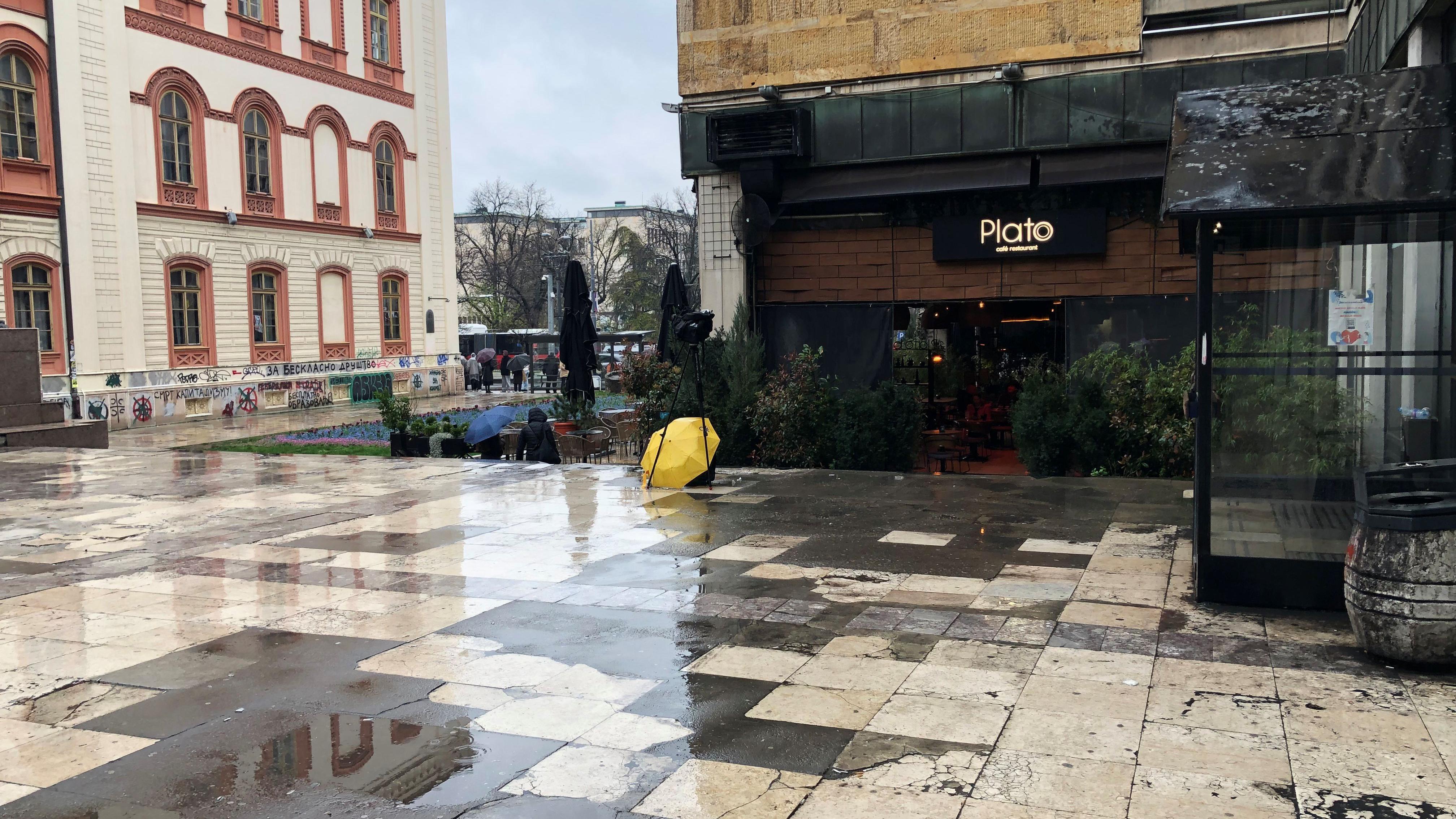 Plato ispred Filozofskog fakulteta