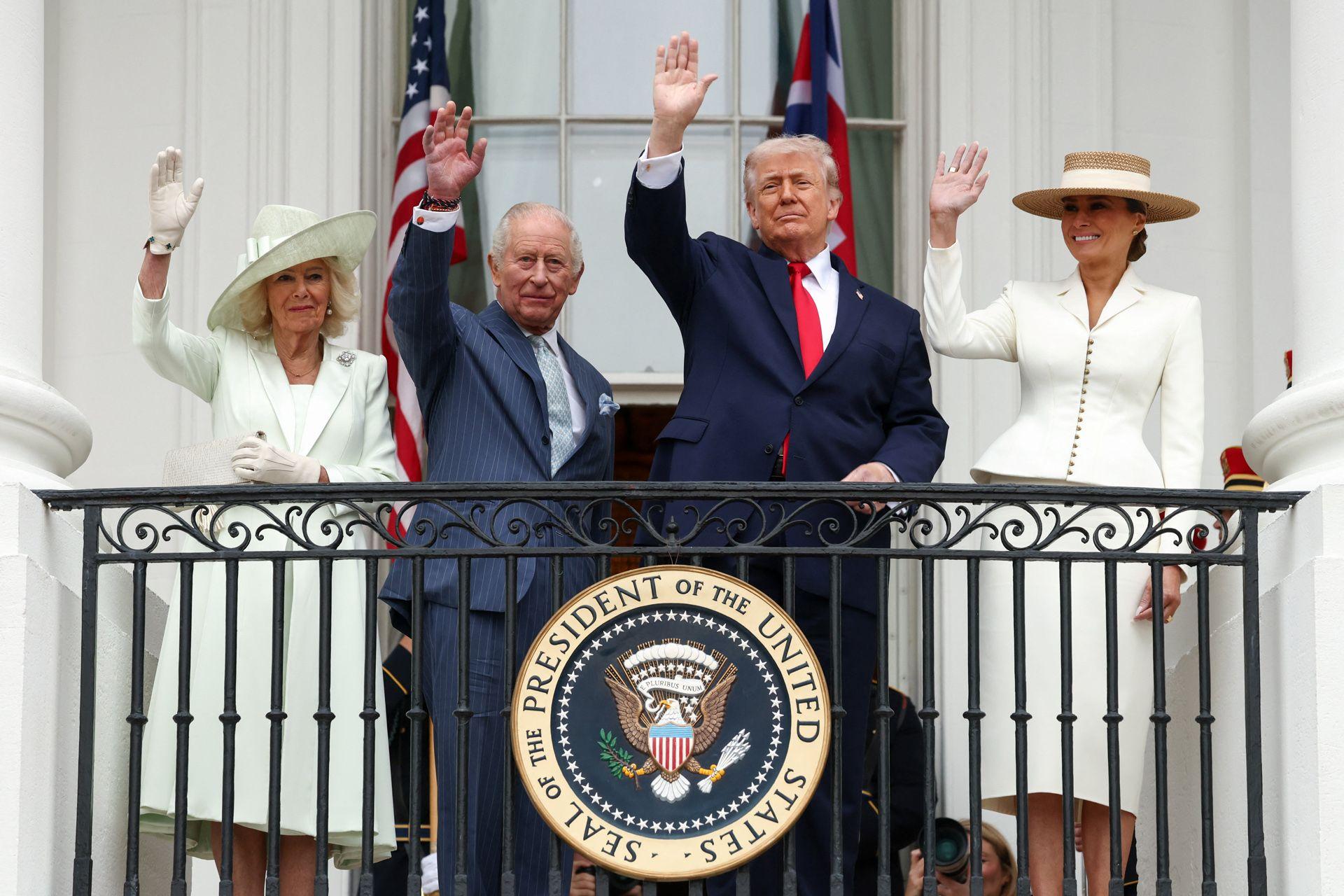'Moja mama je bila zaljubljena u vas': Šale Trampa i kralja Čarlsa 2 Kraljica, kralj, Donald i Melanija Tramp