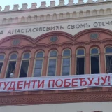 Ministarstvo prosvete osudilo grafite i nalepnice sa političkim porukama na obrazovnim ustanovama 9