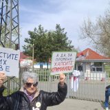 "Džoni i Mito, niste sami!": Novosadski zborovi okupili se ispred zatvora na Klisi 8