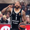 Karlik Džons, Partizan