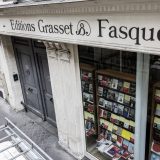 više od 100 pisaca napustilo grase