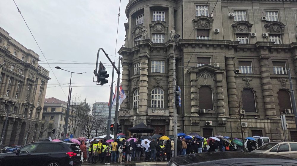 "Nacrt zakona usvojen, ali nije javno objavljen, ne znamo kako izgleda": Protest roditelja-negovatelja ispred Vlade 1