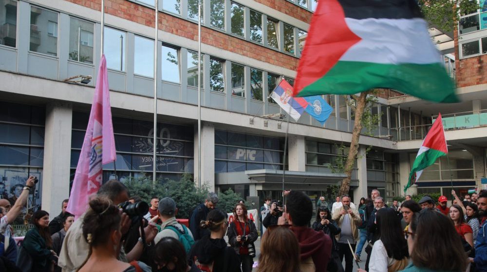 Protest kod RTS-a: Zahtev za bojkot Pesme Evrovizije (FOTO/VIDEO) 1