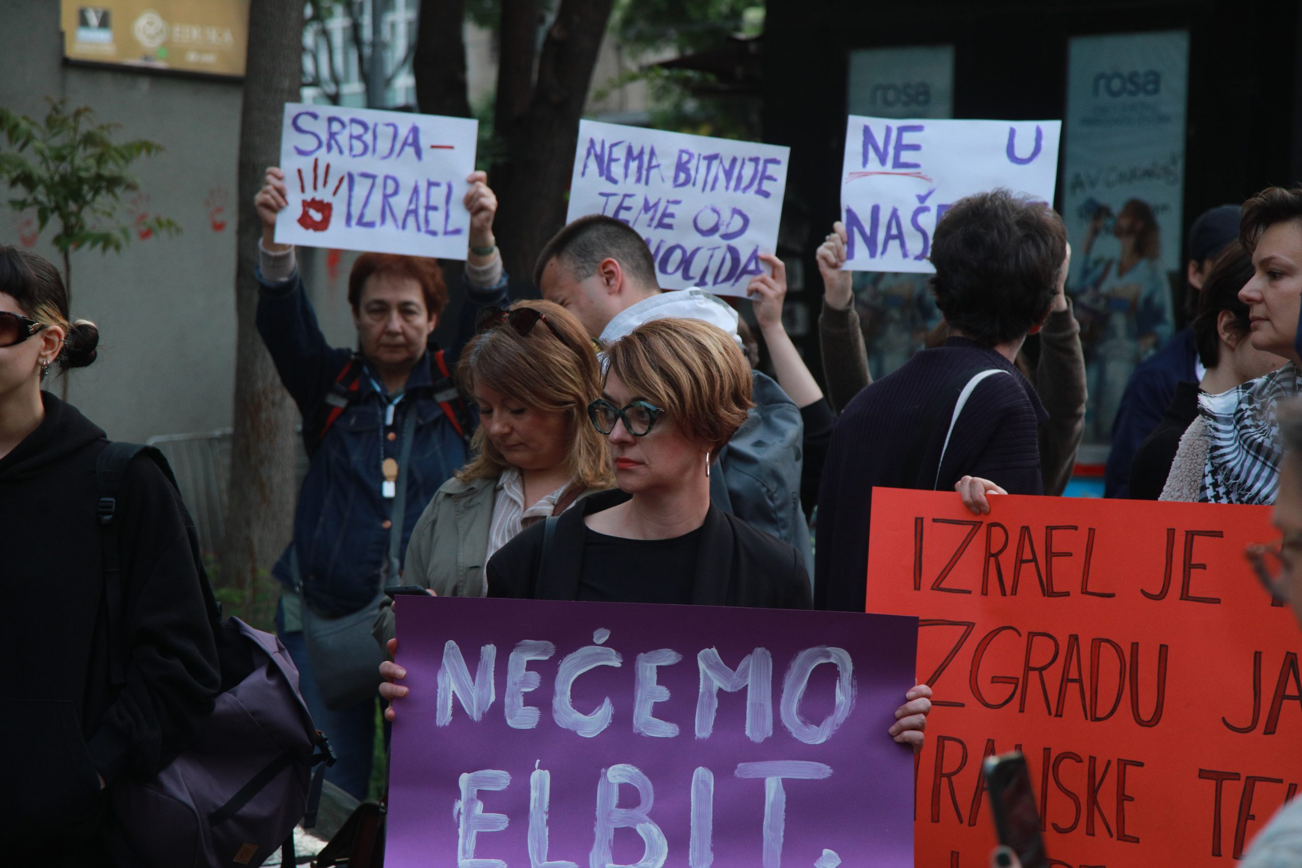 Protest kod RTS-a: Zahtev za bojkot Pesme Evrovizije (FOTO/VIDEO) 4 Protest kod RTS-a: Zahtev za bojkot Pesme Evrovizije (FOTO/VIDEO) 4