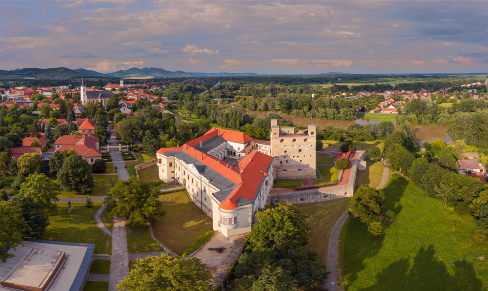 „Morsko oko“ iz bajke: Dramatične litice kriju jedno od najfotogeničnijih mesta u Evropi koje poziva na izlet 3 „Morsko oko“ iz bajke: Dramatične litice kriju jedno od najfotogeničnijih mesta u Evropi koje poziva na izlet 2