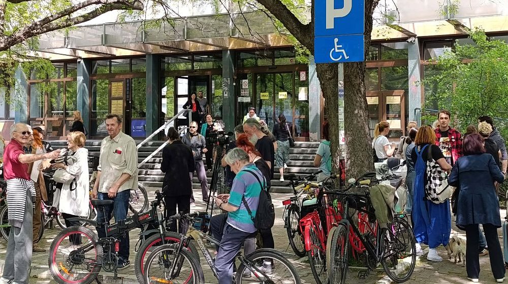 "Represija režima i kažnjavanje posmatračkih misija": Skup podrške pritvorenim aktivistima ispred suda u Novom Sadu 1