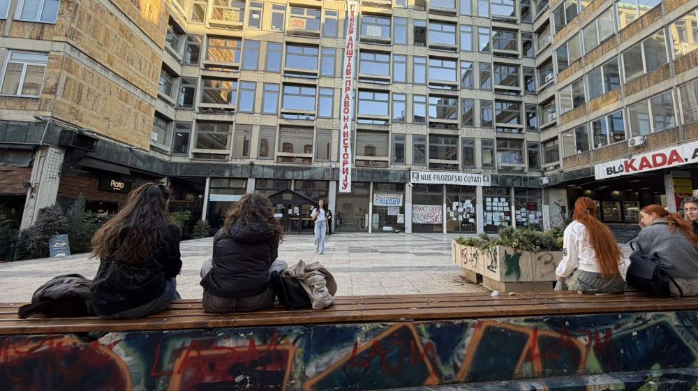 Vlast tvrdi da je zbog blokada bilo 11.500 manje diplomiranih studenata: Šta pokazuje statistika univerziteta? 1