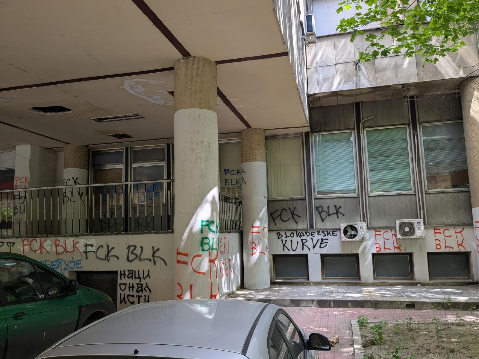 Uvredljive poruke na zgradi Hemijskog fakulteta: Ko je bio meta i ima li to veze sa cepanjem banera na Medicinskom? 2