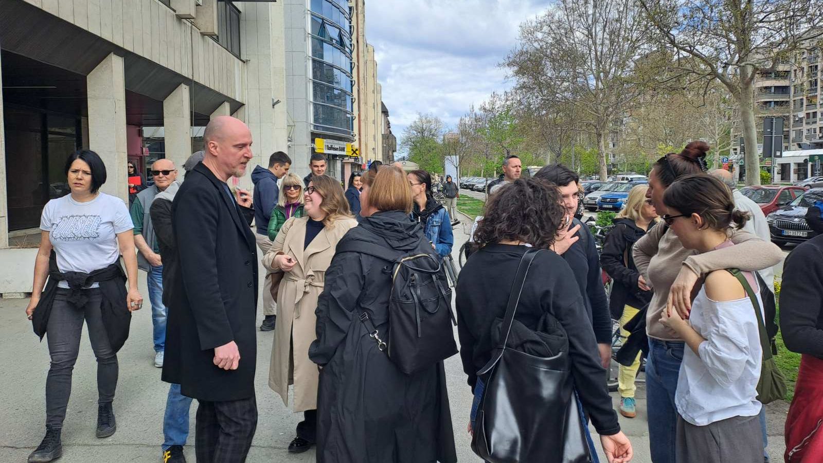 Protest ispred Prekršajnog suda u Novom Sadu, podrška studentima i građanima zbog prekršajnih prijava 2 Protest ispred Prekršajnog suda u Novom Sadu, podrška studentima i građanima zbog prekršajnih prijava 2
