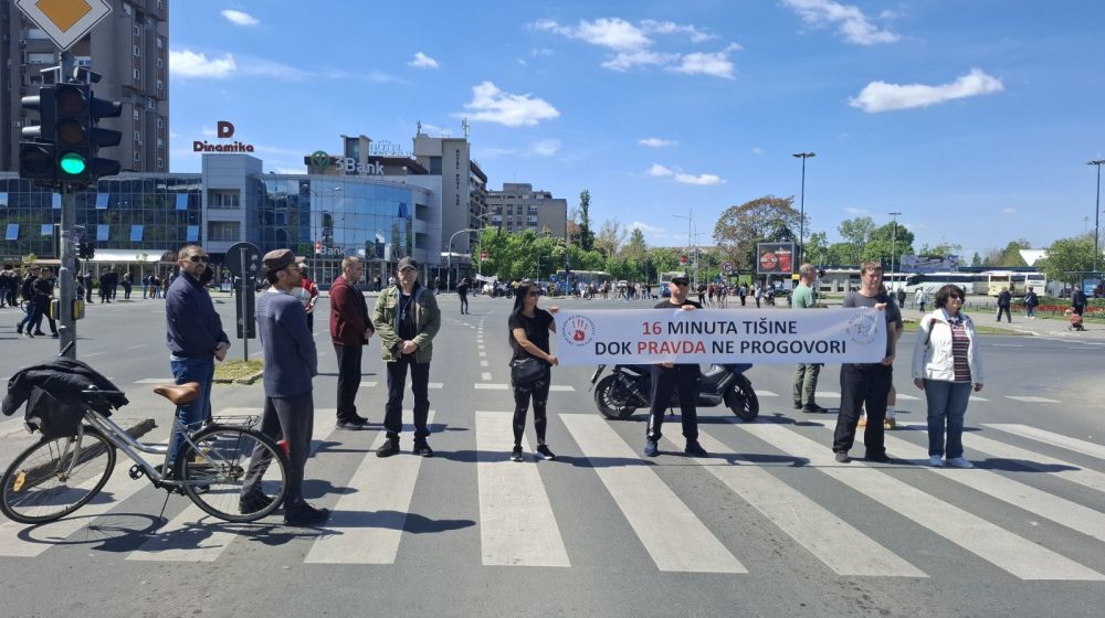Blokada glavnih raskrsnica u gradu: Novosađani odali poštu stradalima pod nadstrešnicom 1