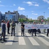 Blokada glavnih raskrsnica u gradu: Novosađani odali poštu stradalima pod nadstrešnicom 3