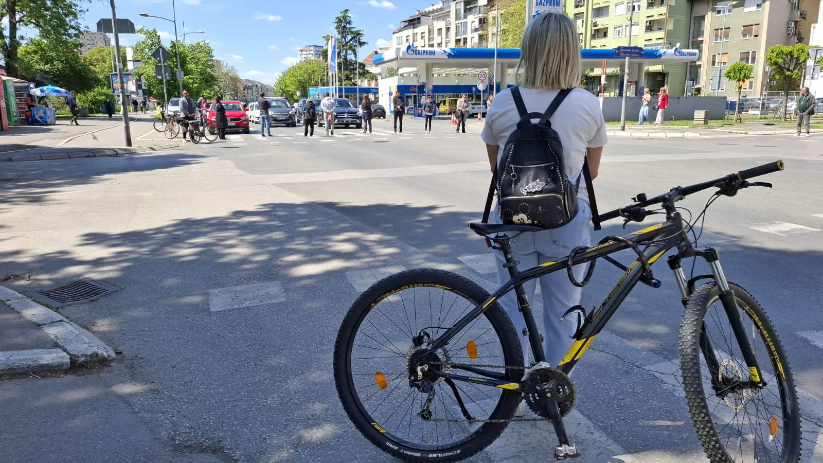 Blokada glavnih raskrsnica u gradu: Novosađani odali poštu stradalima pod nadstrešnicom 3