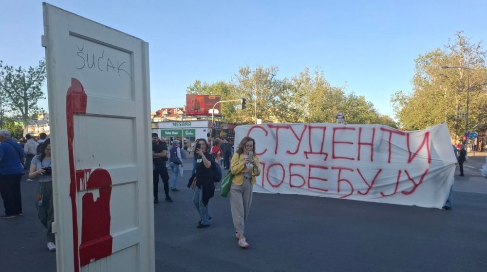 Zborovi Novi Sad danas blokirali raskrsnicu kod Futoške pijace 1