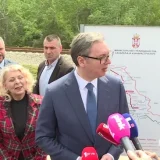 Vučić zamolio građane da uplate 100 evra za legalizaciju, "jer će izgubiti papir" ako ne plate 5