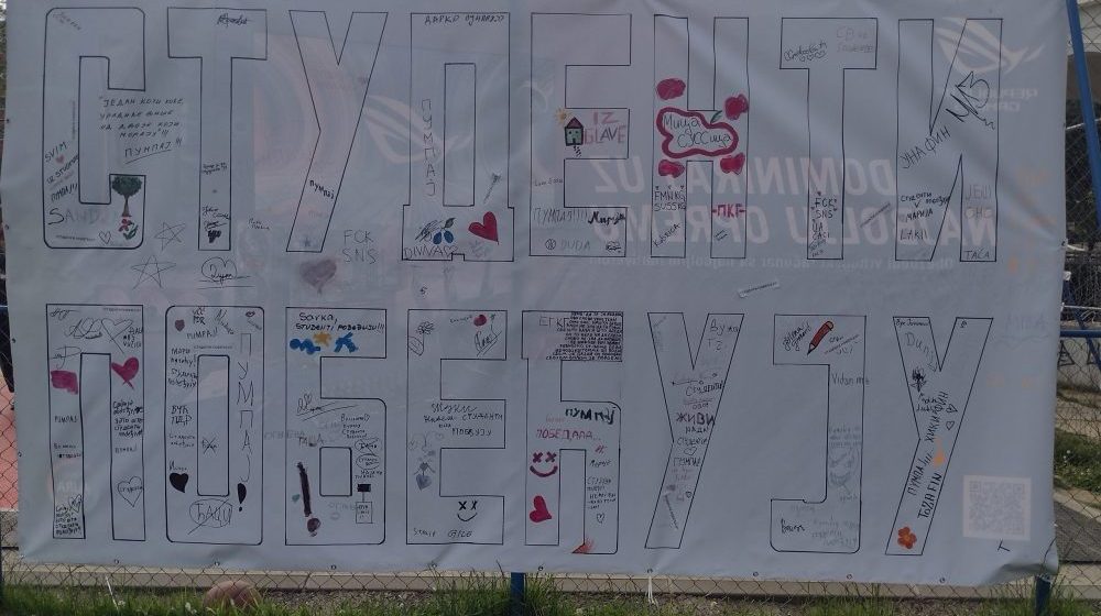 „Paralelni” Đurđevdan u Kragujevcu: Studenti i zborovi obeležili „svoj” Dan grada (FOTO) 1