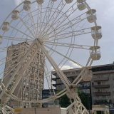 „Naprednjački ringišpil” za „virenje” u stanove ili svetska turistička atrakcija: Reagovanje Kragujevčana na panoramski točak u centru grada 10
