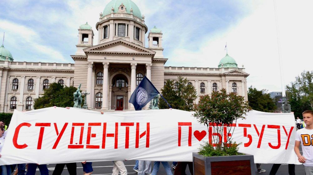 "Jedan ima potres mozga": Napadnuto i povređeno troje aktivista u Beogradu tokom deljenja nalepnica 1
