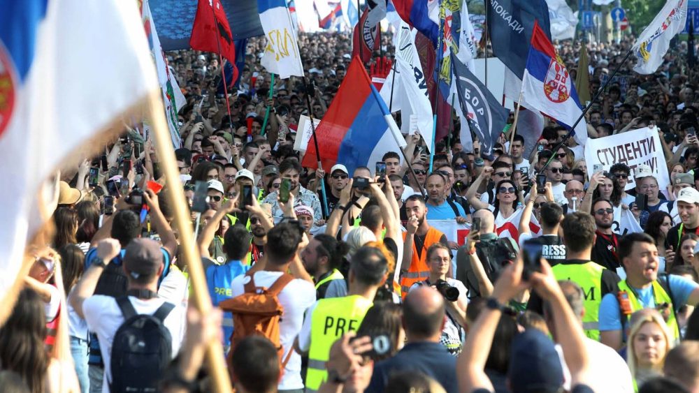 Šta su srpski studenti rekli za nemački list o zvučnom topu, protestima i izborima