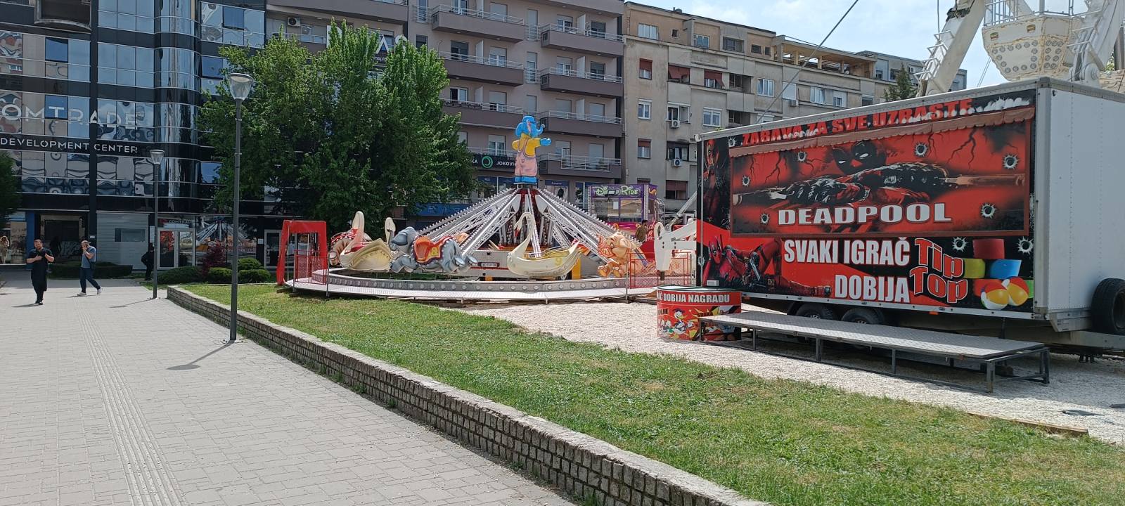 Počeo sa radom pre roka i zauzeo dva i po puta veći prostor od odobrenog: Panoramski točak u Kragujevcu „zavrteo” i gradsku vlast 6