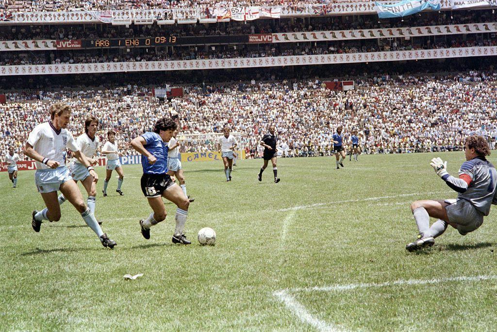 Meksički 'Hram fudbala': Pet istorijskih trenutaka stadiona 'Asteka' 5 maradona postiže drugi gol protiv engleske u četvrtfinalu Svetskog prvenstva 1986.