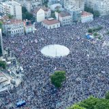 Studentkinja Elena upitala je pred hiljadama ljudi na protestu na Slaviji: Jesmo li država ili smo mafija? 6