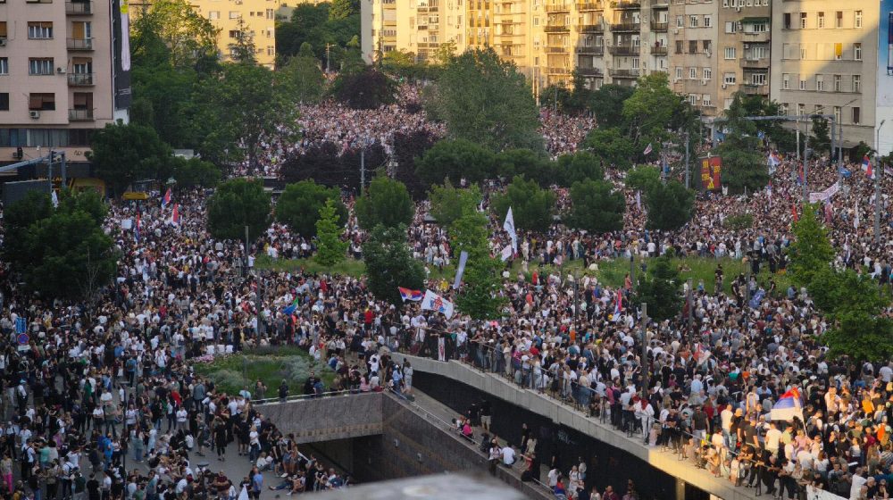 Protest na Slaviji: Skup završen, jake policijske snage čuvale Pionirski park (VIDEO DRON) 1