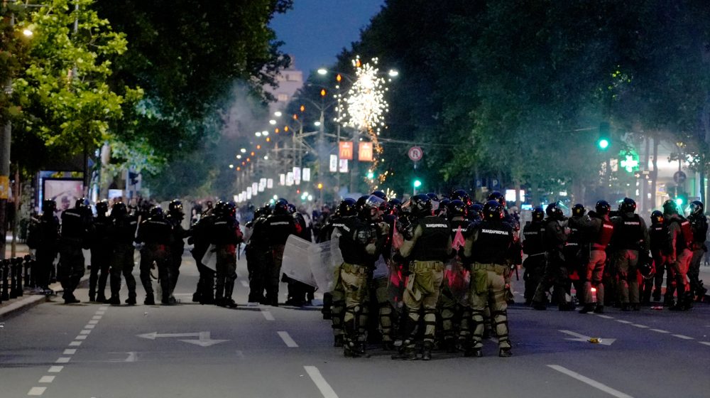 Oglasilo se VJT: Svi koji su napali policiju posle skupa na Slaviji biće procesuirani 1