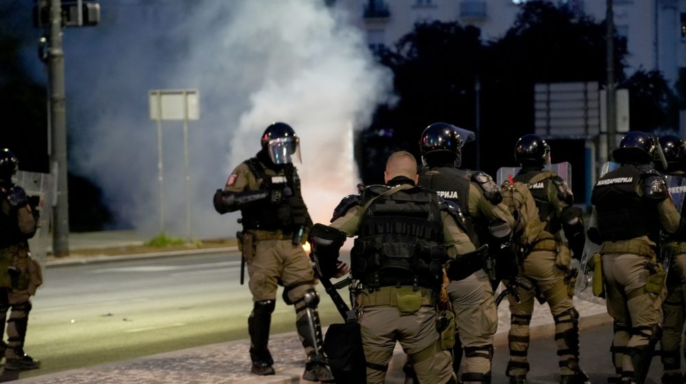 Dačić: Policija reagovala tek posle napada na službenike, privedene 23 osobe 1