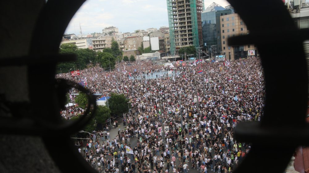 Koga "gađaju" studenti i šta govore istraživanja javnog mnjenja? 12