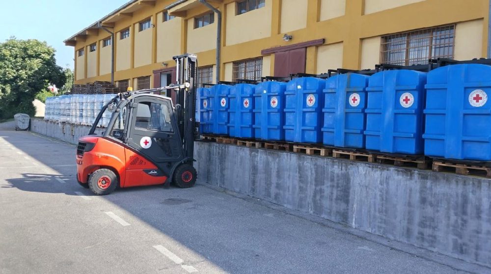Crveni krst Srbije šalje vodu ugroženom stanovništvu u Čačku i Lučanima 1