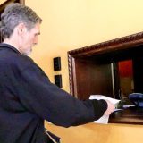 Vernici i studenti brane vladiku Justina: Predali zahtev Saboru SPC 6