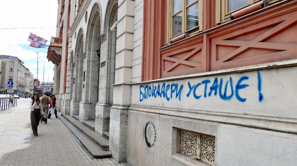 Prekriveni grafiti kod Rektorata u Beogradu 11