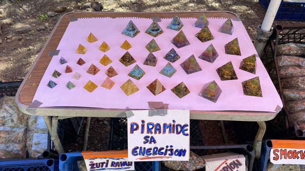 Koja je tajna Rtanjske 'piramide': Proveravala sam pet mitova o ovoj planini 1 Suveniri, Rtanj