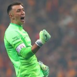 Muslera peti put na Mundijalu: Tokom turnira puni 40 godina 4