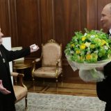 Putin nakon tvrdnji da se skriva u bunkeru objavio video sa svojom bivšom učiteljicom 6