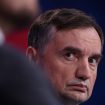 Mađarska oduzela azil odbeglim optuženim bivšim zvaničnicima Poljske, jedan možda u Srbiji 8