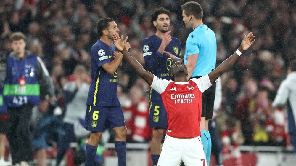 Vesli Snajder tvrdi da je trebalo prekinuti meč Arsenal - Atletiko: "Obe ekipe sa terena, a finale se sutra igra između Bajerna i Pari Sen Žermena" 1