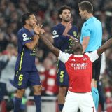 Vesli Snajder tvrdi da je trebalo prekinuti meč Arsenal - Atletiko: "Obe ekipe sa terena, a finale se sutra igra između Bajerna i Pari Sen Žermena" 1
