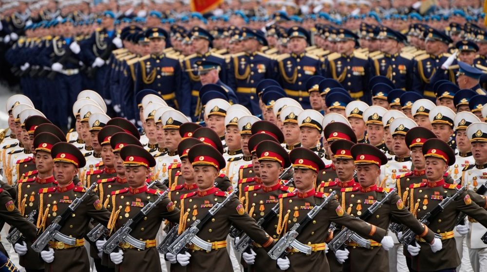 Crvenim trgom marširali vojnici iz Severne Koreje: Putinova parada "simbol vojne snage zemlje" (VIDEO) 1