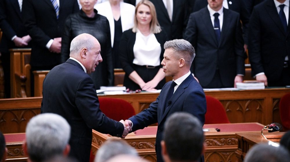 "Sluge režima Orbana, predsednik države prvi da stane u red": Novi premijer Mađarske Peter Mađar poziva na ostavke 1