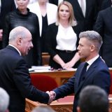 "Sluge režima Orbana, predsednik države prvi da stane u red": Novi premijer Mađarske Peter Mađar poziva na ostavke 8