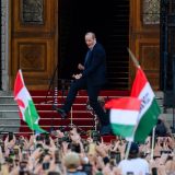 Nakon položene zakletve Peter Mađar se obratio hiljadama okupljenih ispred mađarskog parlamenta 4