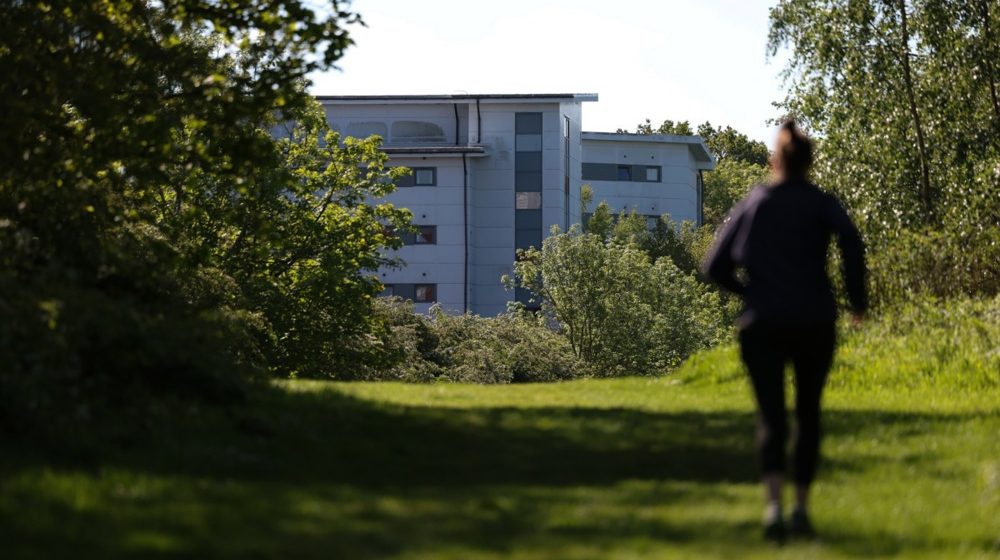 Vojni lekari sputili se padobranom na ostrvo da pomognu Britancu koji je zaražen hantavirusom (VIDEO) 1