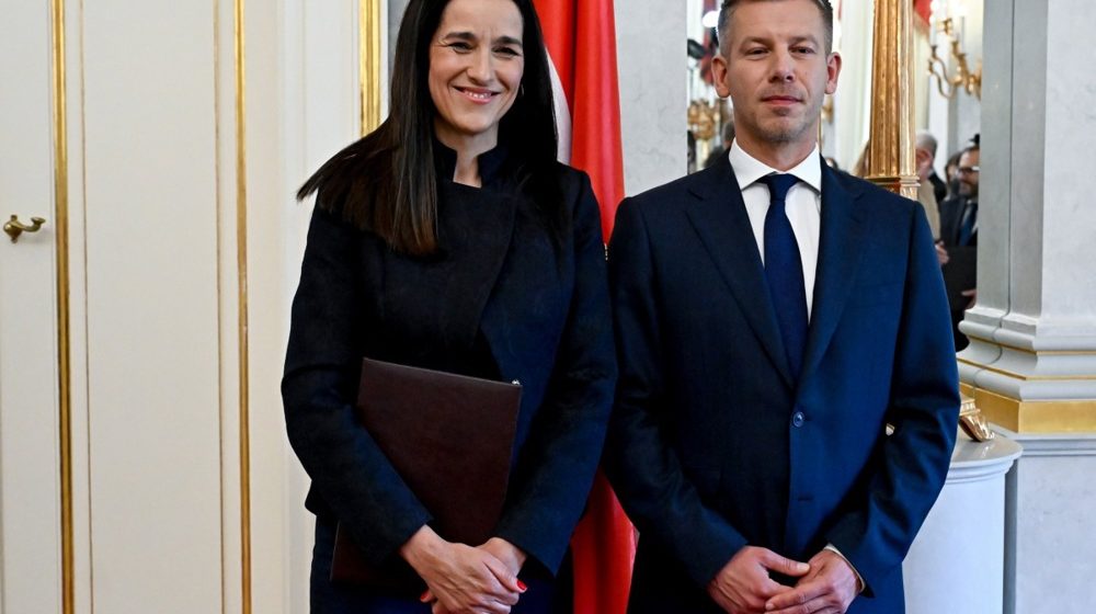 Mađarski nedeljnik: Uoči posete Petera Mađara Parizu opozvan ambasador u toj zemlji, moguća smena i u ambasadi u Beogradu 9